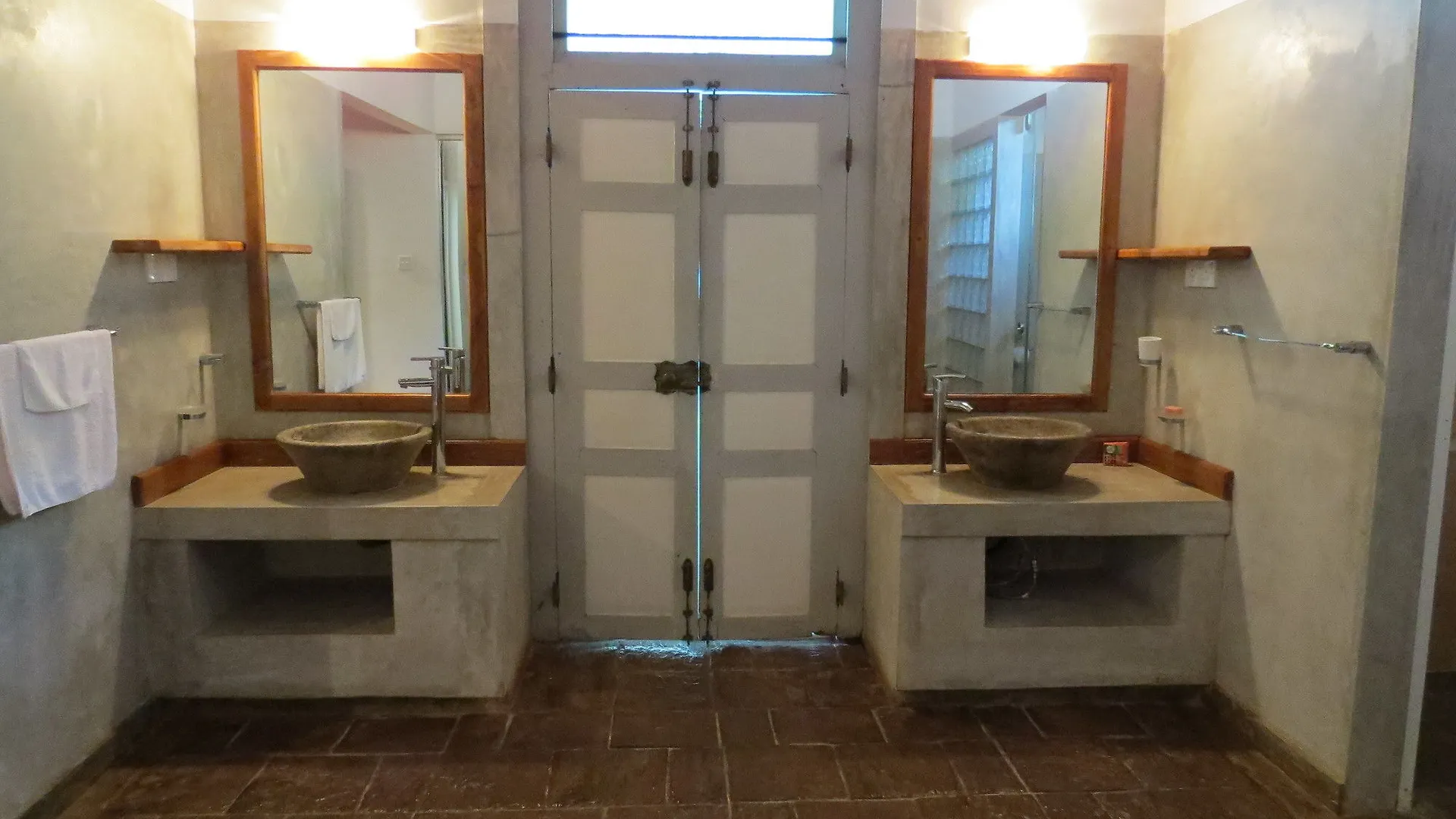 נגומבו Hundira Villa